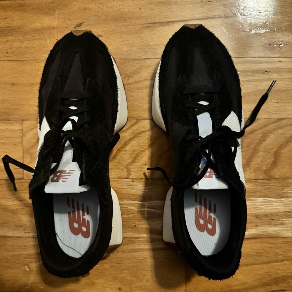 New Balance 327 Women’s 8.5 sneakers